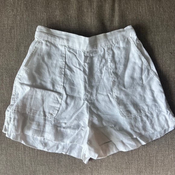 White linen shorts - Picture 1 of 2